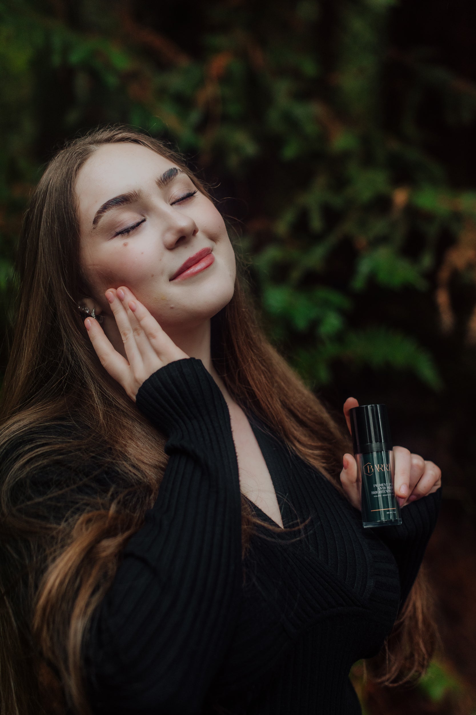 Woman applying Barrier Plus Pigment Potion on face
